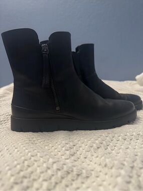 Ecco Black Leather Ankle Booties with Side Zip